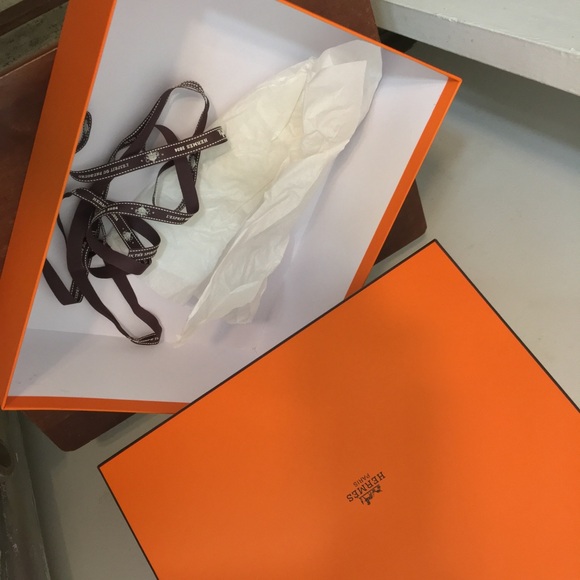 Hermes Brand New Empty Box for Tote Bag or Shoe. Dimensions 14x11x5 - Picture 13 of 14